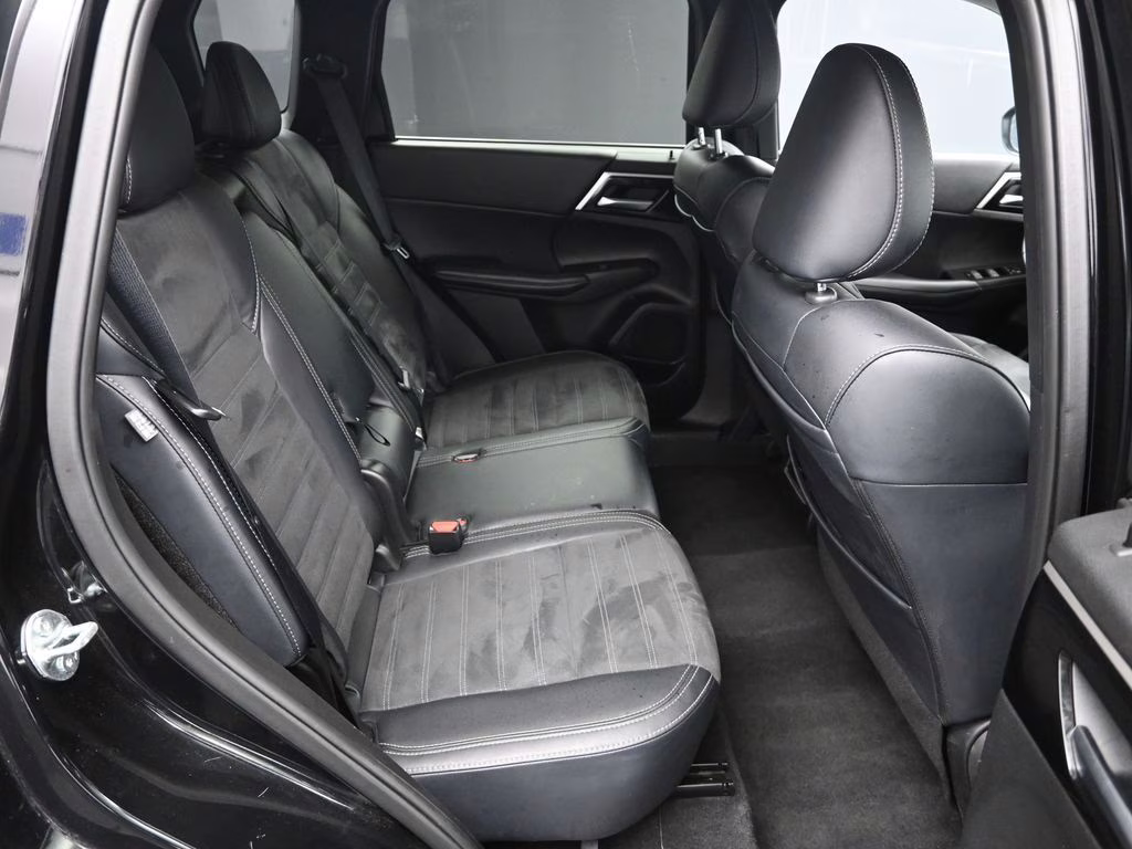 2024 Labrador Black Pearl Mitsubishi Outlander SE Black Edition FWD SUV