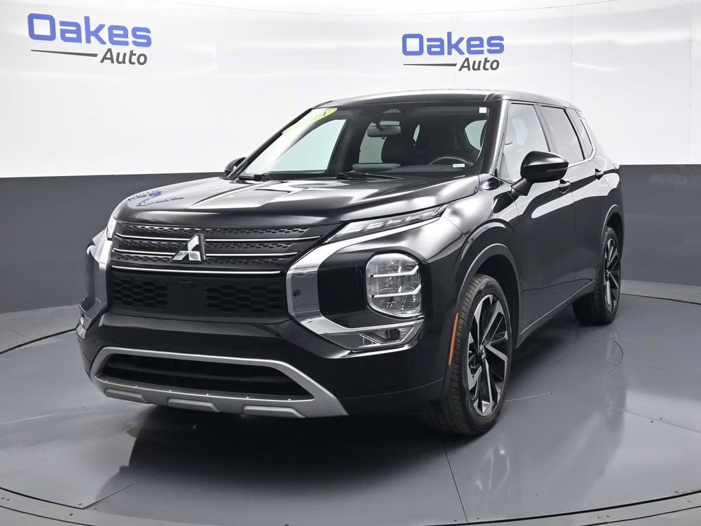 2024 Labrador Black Pearl Mitsubishi Outlander SE Black Edition FWD SUV