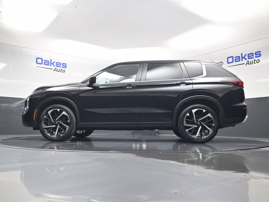 2024 Labrador Black Pearl Mitsubishi Outlander SE Black Edition FWD SUV