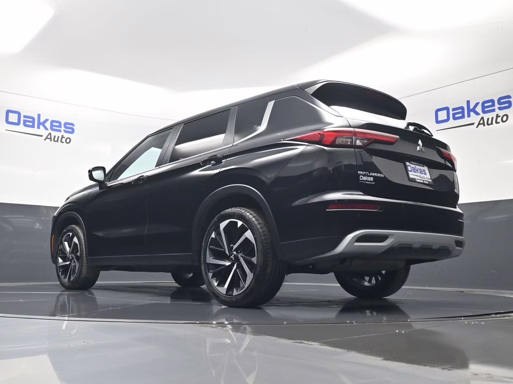 2024 Labrador Black Pearl Mitsubishi Outlander SE Black Edition FWD SUV