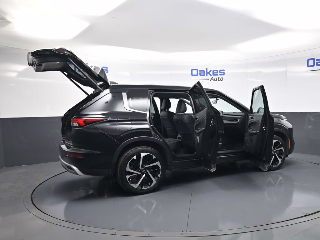 2024 Labrador Black Pearl Mitsubishi Outlander SE Black Edition FWD SUV