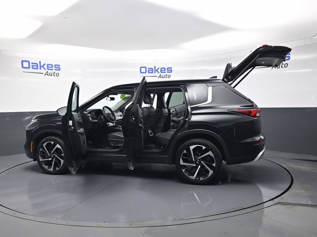 2024 Labrador Black Pearl Mitsubishi Outlander SE Black Edition FWD SUV