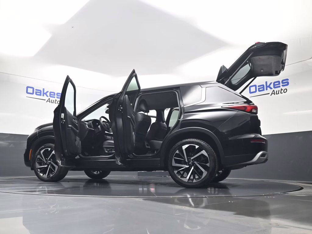2024 Labrador Black Pearl Mitsubishi Outlander SE Black Edition FWD SUV
