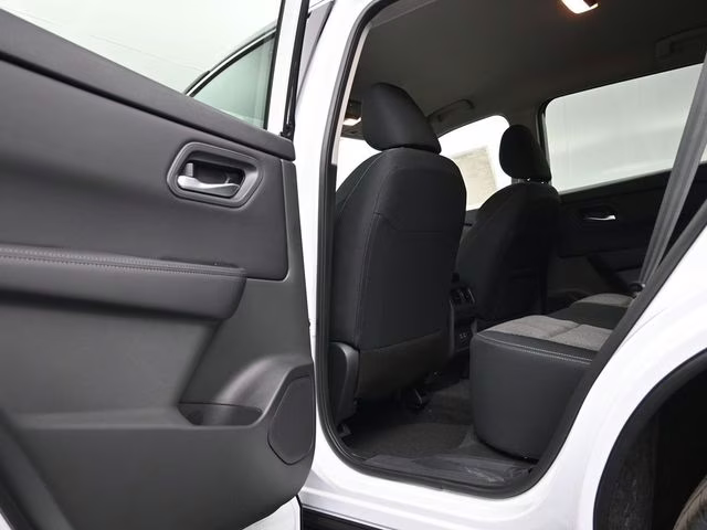 2026 Everest White Pearl Tricoat Nissan Rogue SV FWD SUV