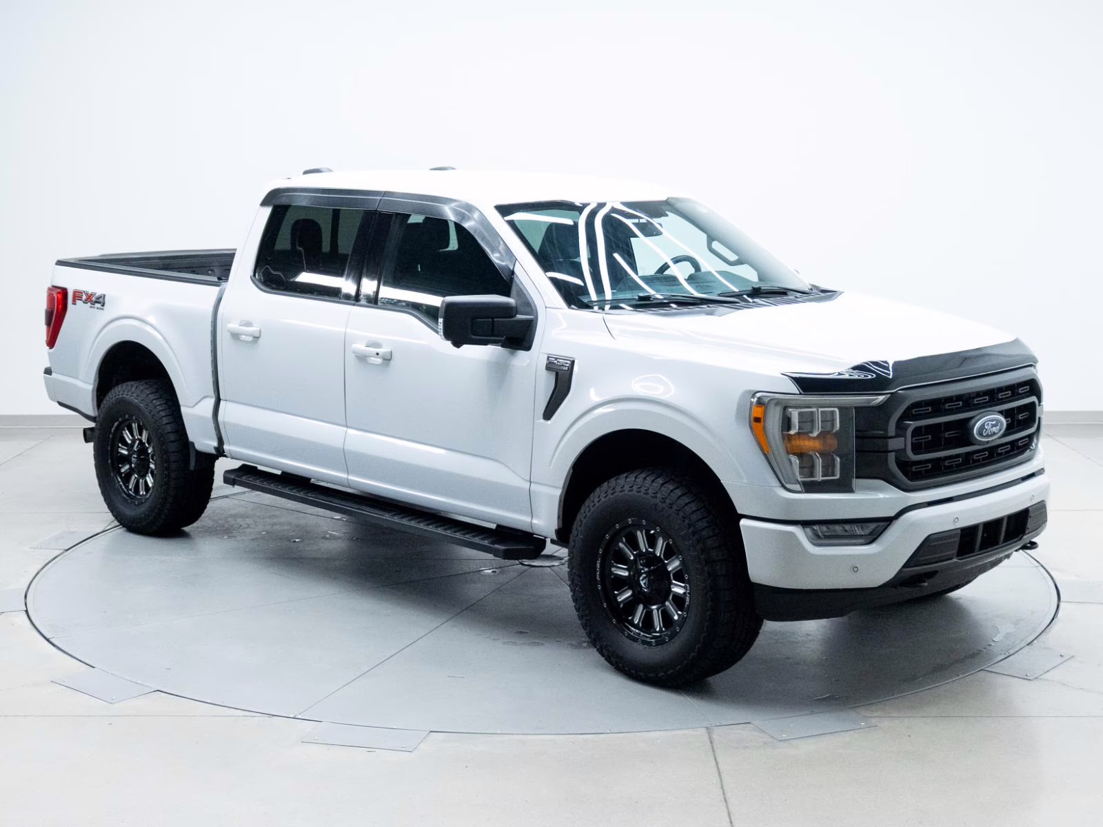 2021 Oxford White Ford F-150 XLT 4X4 Truck