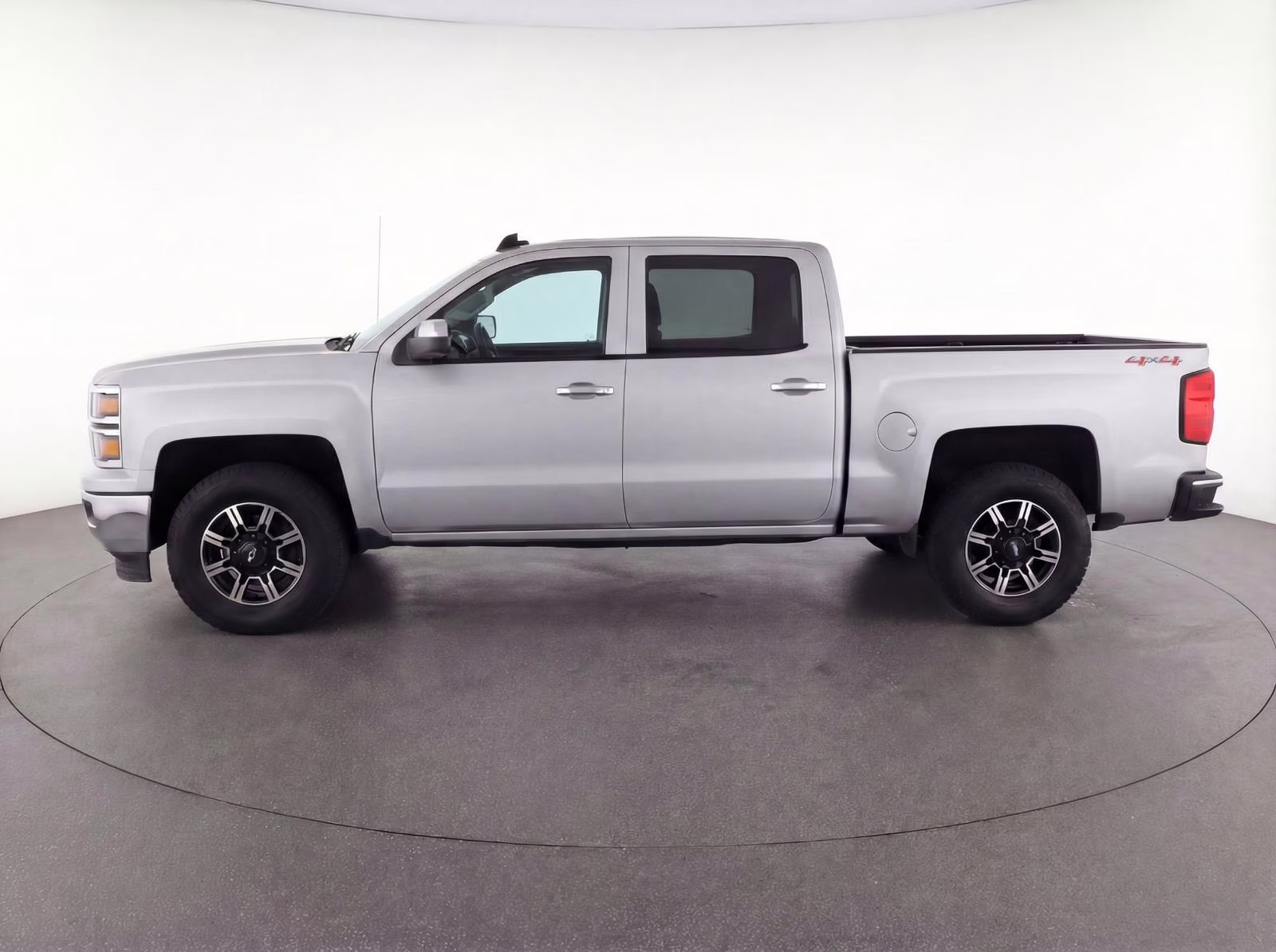 2020 Silver Ice Metallic Chevrolet Silverado 1500 LT 4X4 Truck