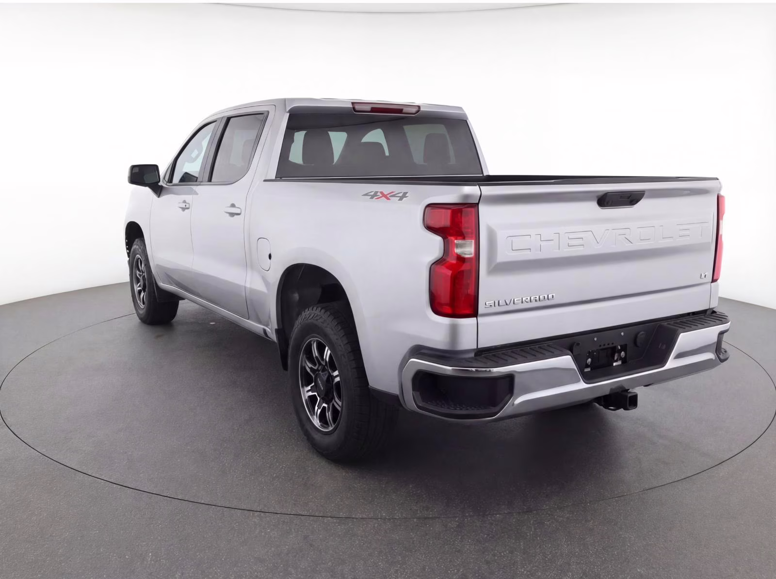 2020 Silver Ice Metallic Chevrolet Silverado 1500 LT 4X4 Truck