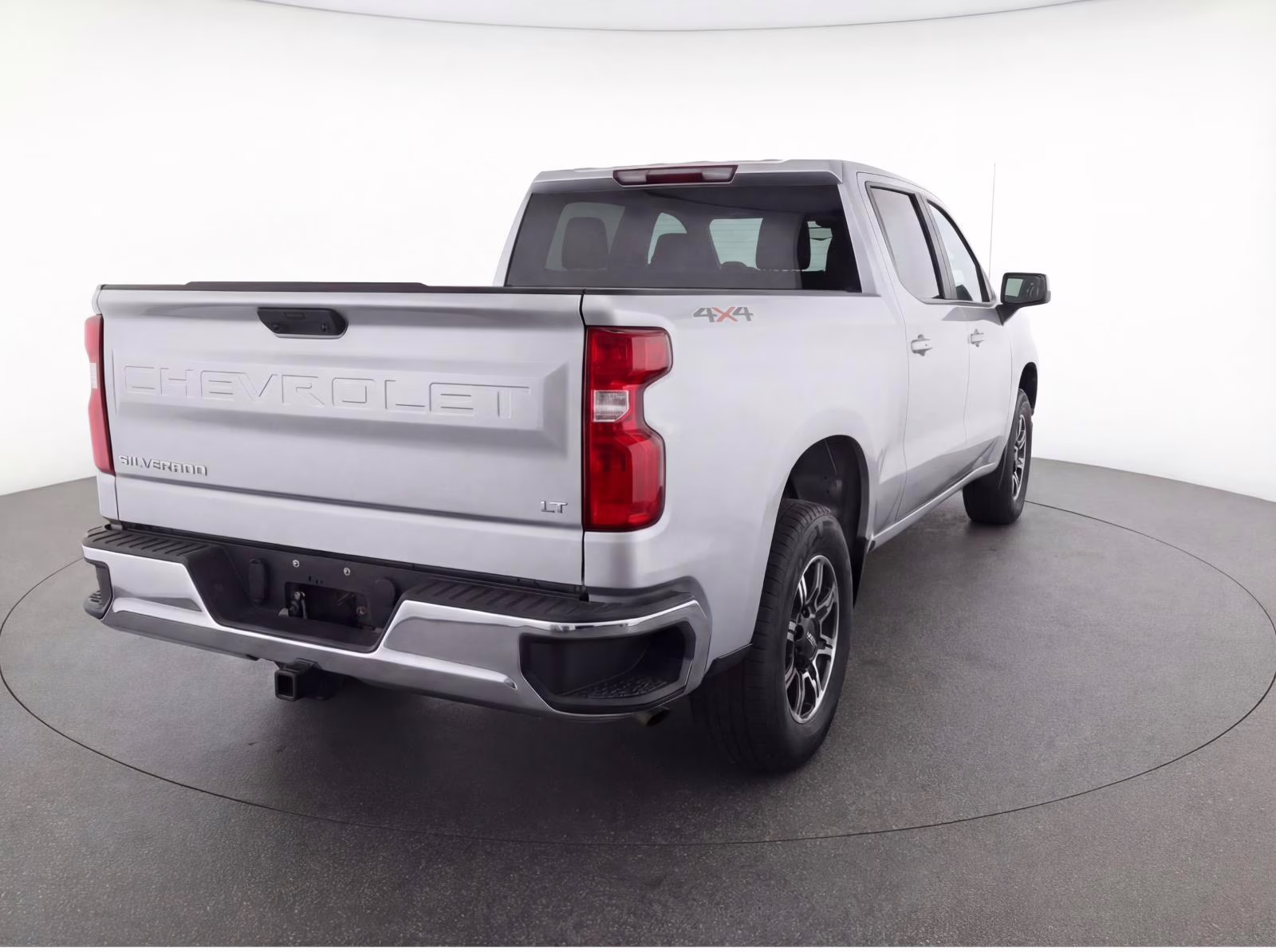 2020 Silver Ice Metallic Chevrolet Silverado 1500 LT 4X4 Truck