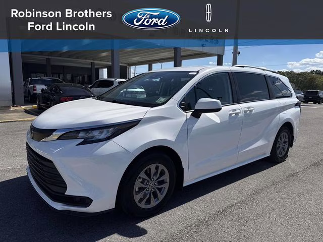 2022 White Toyota Sienna LE FWD Van