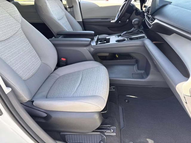 2022 White Toyota Sienna LE FWD Van