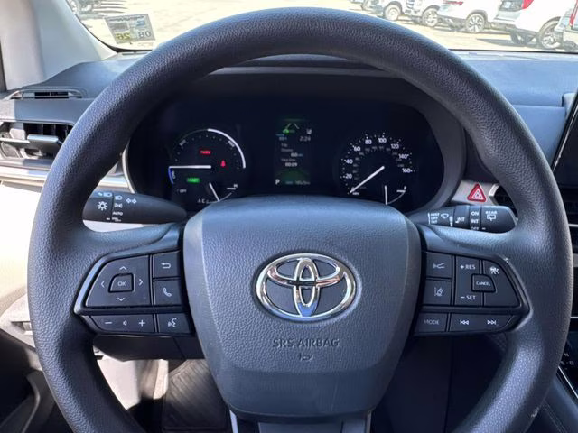 2022 White Toyota Sienna LE FWD Van