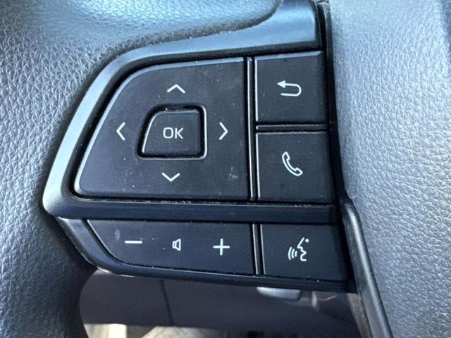 2022 White Toyota Sienna LE FWD Van