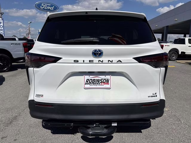 2022 White Toyota Sienna LE FWD Van