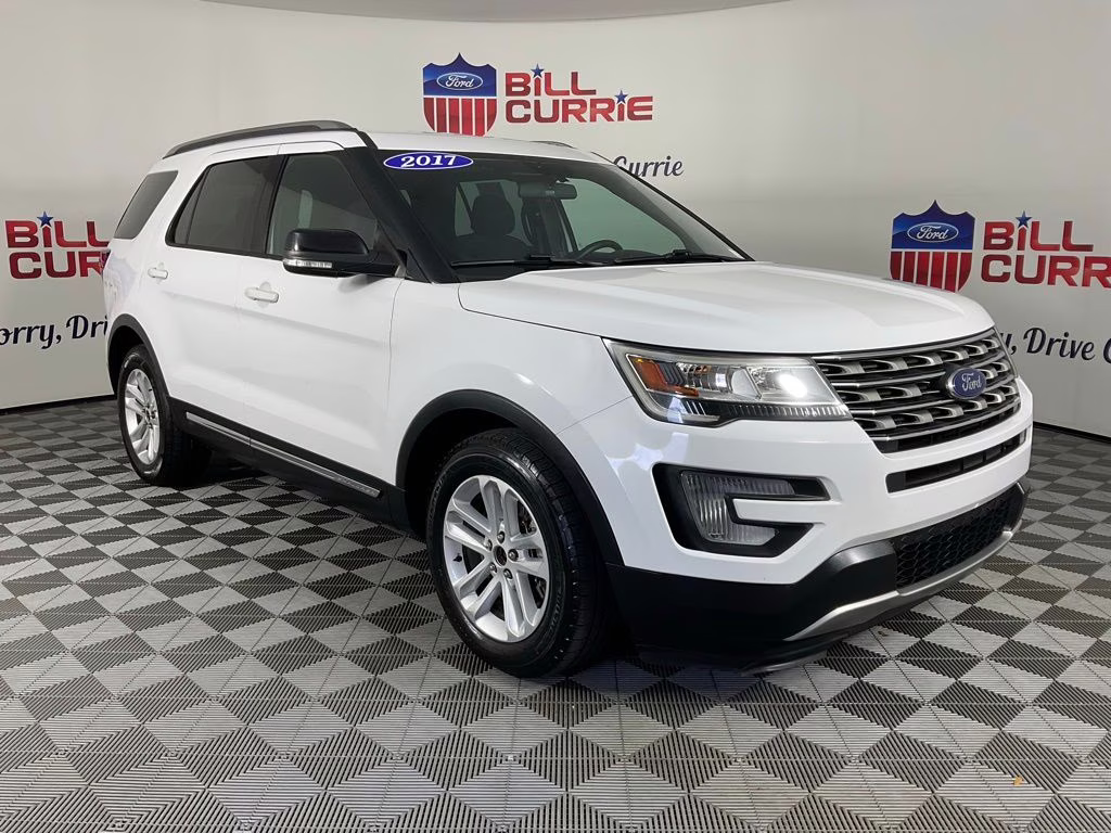 2017 Oxford White Ford Explorer XLT FWD SUV