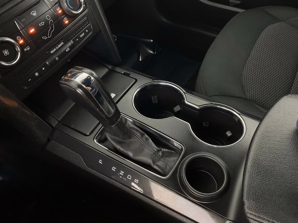 2017 Oxford White Ford Explorer XLT FWD SUV