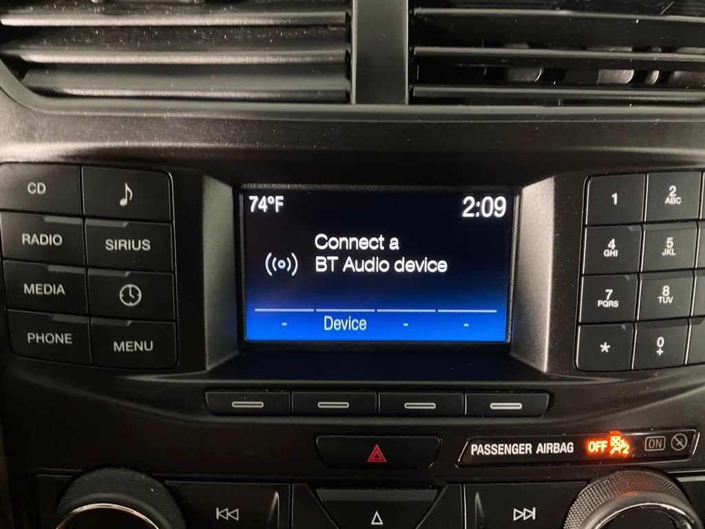 2017 Oxford White Ford Explorer XLT FWD SUV