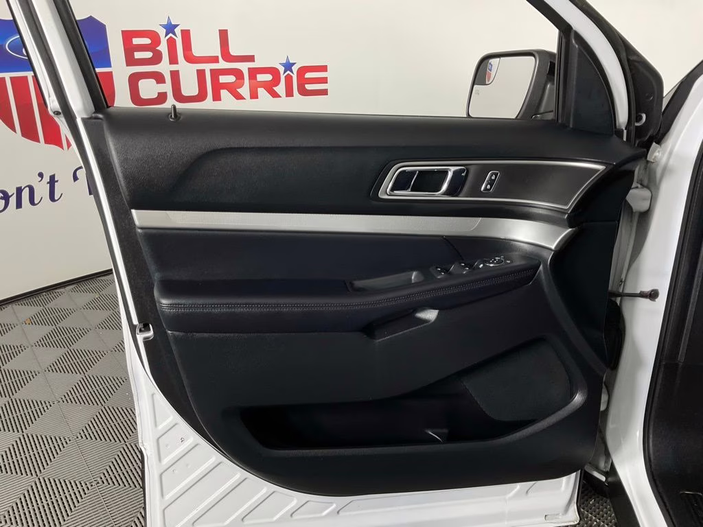 2017 Oxford White Ford Explorer XLT FWD SUV