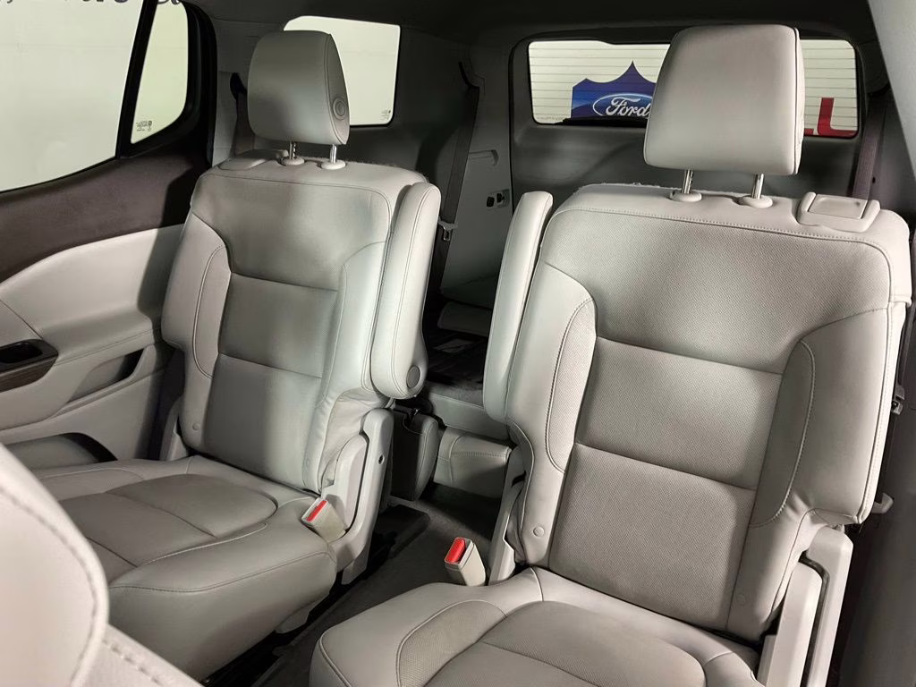 2017 White Frost GMC Acadia SLT-2 FWD SUV