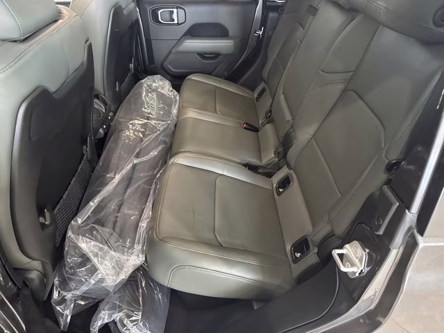 2026 Granite Crystal Metallic Clearcoat Jeep Gladiator Mojave X 4X4 Truck