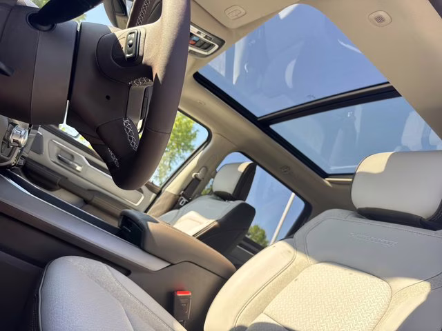 2026 Diamond Black Crystal Pearlcoat Ram 1500 Laramie 4X4 Truck