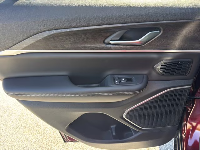 2026 Velvet Red Pearlcoat Jeep Grand Cherokee Limited 4X4 SUV