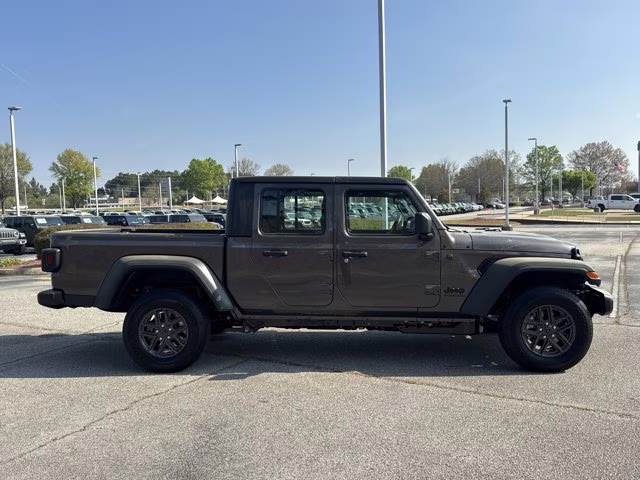 2026 Granite Crystal Metallic Clearcoat Jeep Gladiator Sport 4X4 Truck