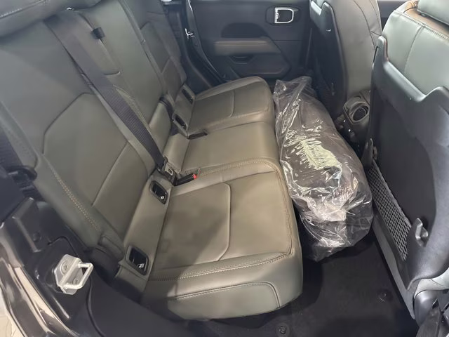 2026 Granite Crystal Metallic Clearcoat Jeep Gladiator Mojave X 4X4 Truck