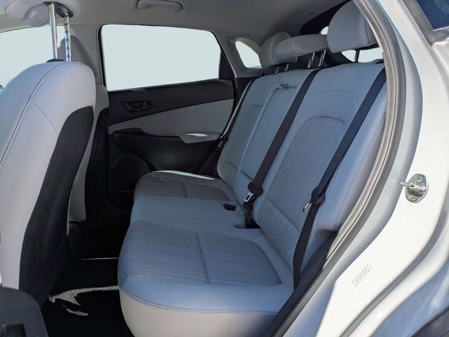 2022 Lunar White Hyundai Kona SEL FWD SUV