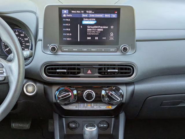 2022 Lunar White Hyundai Kona SEL FWD SUV