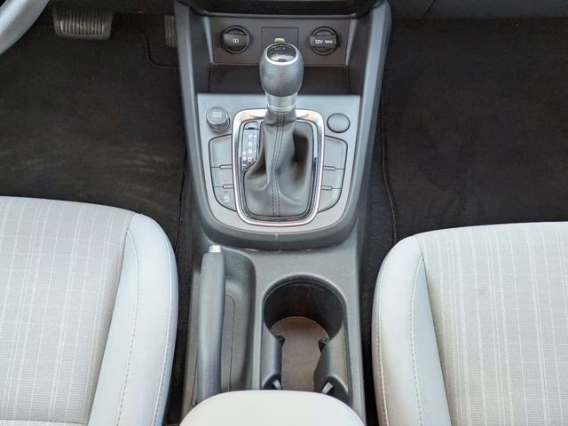 2022 Lunar White Hyundai Kona SEL FWD SUV