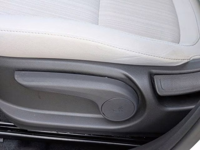 2022 Lunar White Hyundai Kona SEL FWD SUV