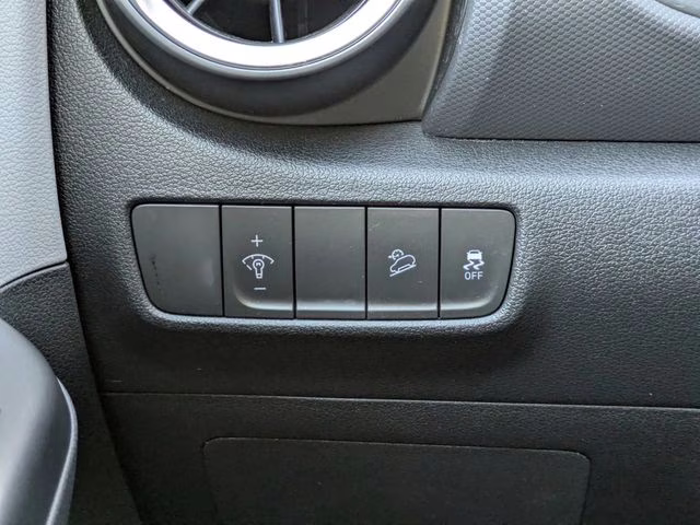 2022 Lunar White Hyundai Kona SEL FWD SUV