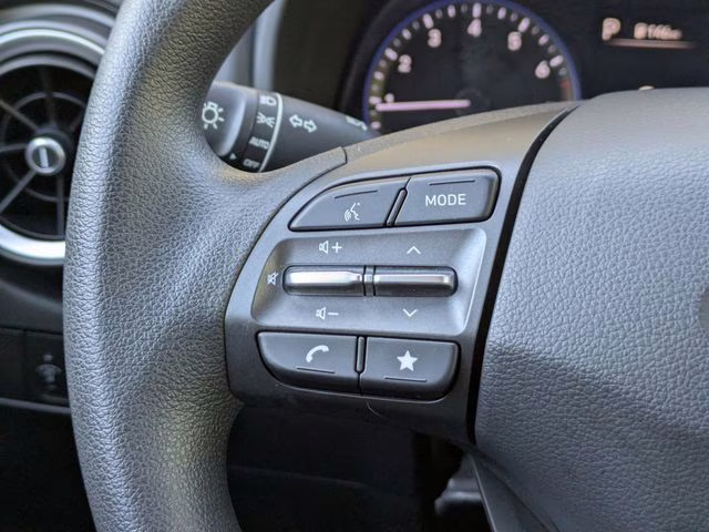 2022 Lunar White Hyundai Kona SEL FWD SUV