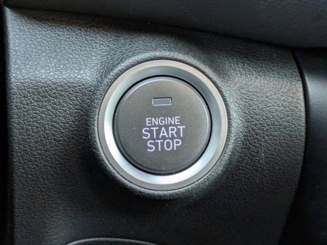 2022 Lunar White Hyundai Kona SEL FWD SUV