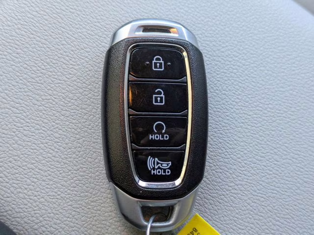 2022 Lunar White Hyundai Kona SEL FWD SUV