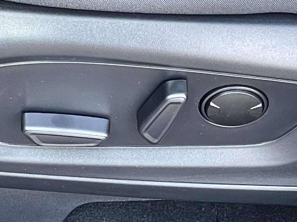 2026 Space White Metallic Ford Explorer Active RWD SUV