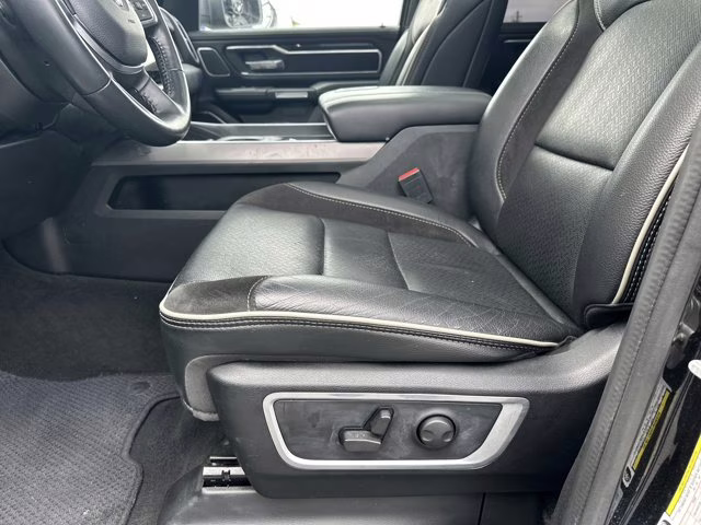 2022 Diamond Black Crystal Pearlcoat Ram 1500 Laramie 4X4 Truck