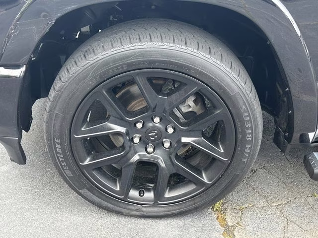 2022 Diamond Black Crystal Pearlcoat Ram 1500 Laramie 4X4 Truck