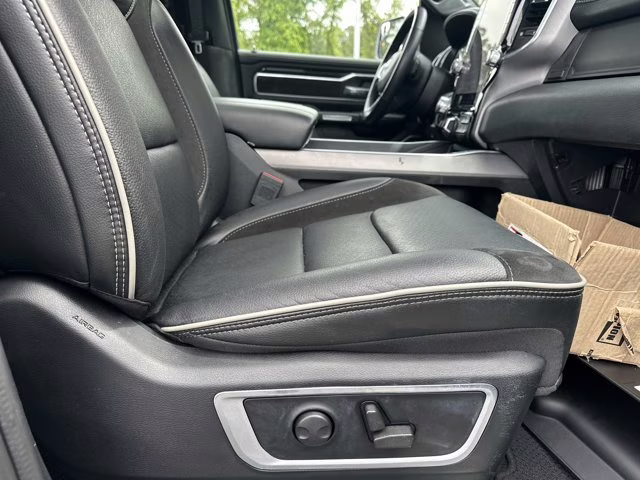 2022 Diamond Black Crystal Pearlcoat Ram 1500 Laramie 4X4 Truck