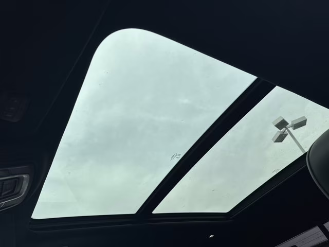 2022 Diamond Black Crystal Pearlcoat Ram 1500 Laramie 4X4 Truck