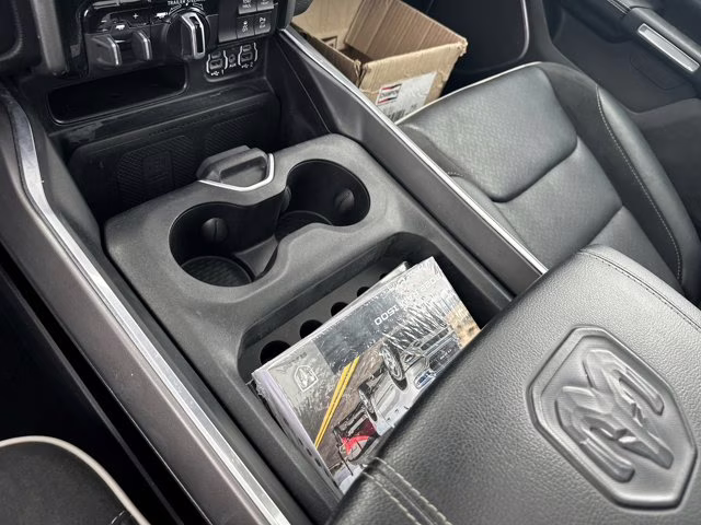 2022 Diamond Black Crystal Pearlcoat Ram 1500 Laramie 4X4 Truck