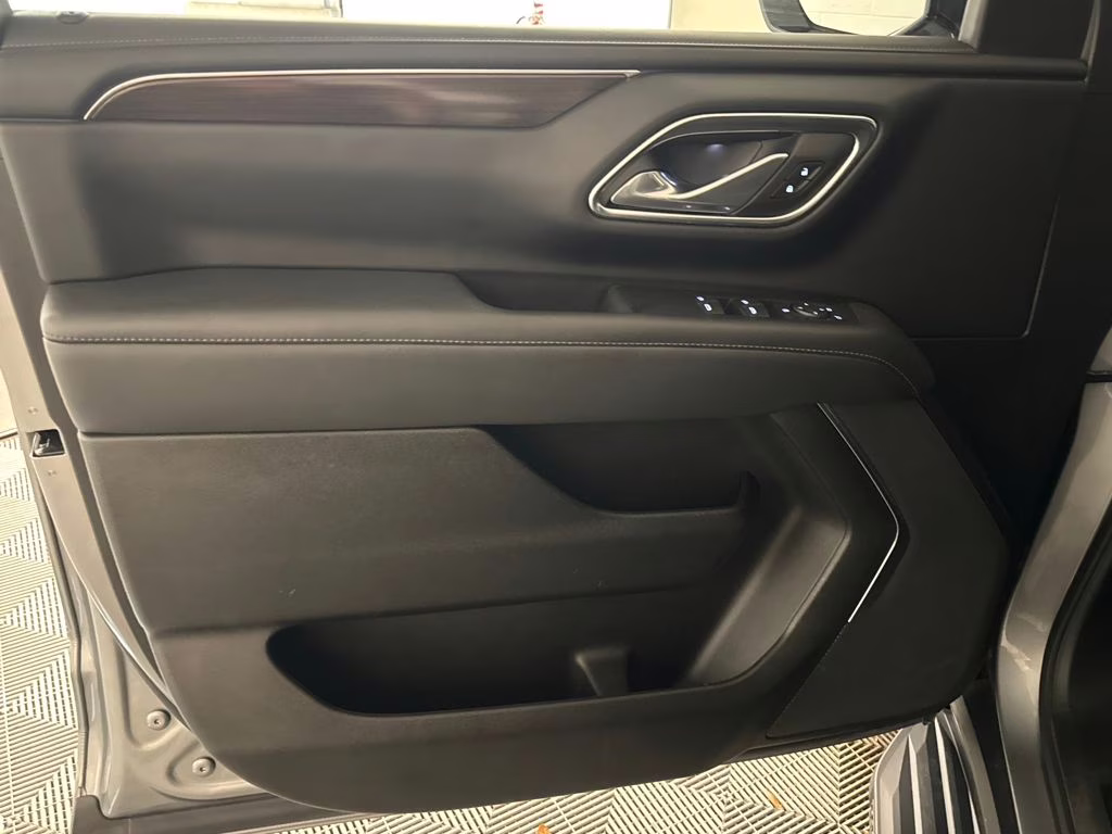 2023 Sterling Metallic GMC Yukon SLE RWD SUV