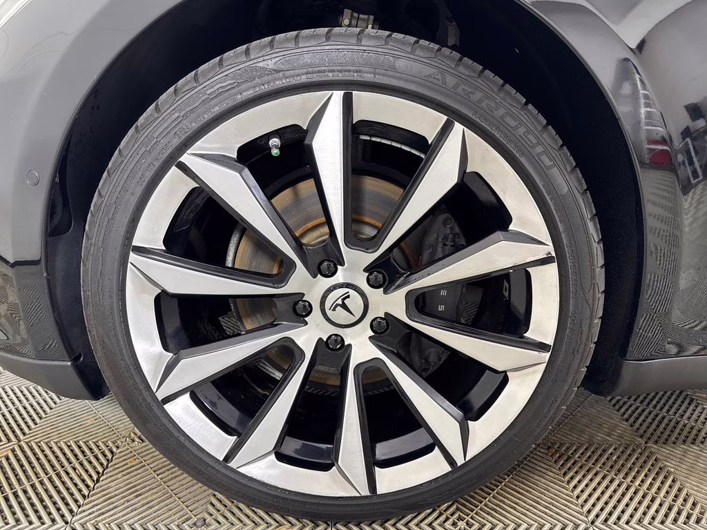 2015 Black Tesla Model S 85D AWD Hatchback