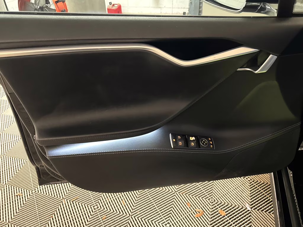 2015 Black Tesla Model S 85D AWD Hatchback