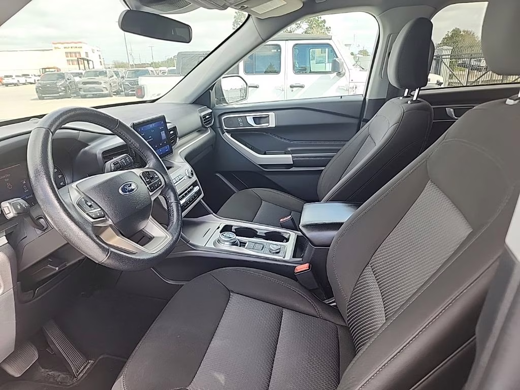 2024 Agate Black Metallic Ford Explorer XLT 4X4 SUV