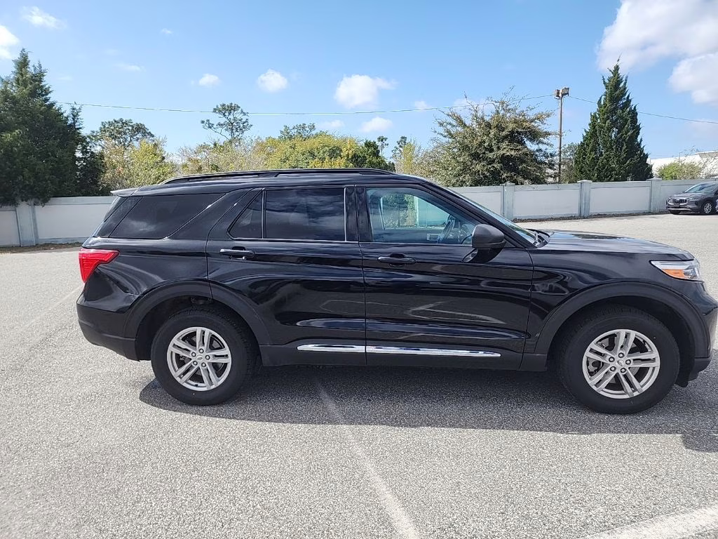 2024 Agate Black Metallic Ford Explorer XLT 4X4 SUV