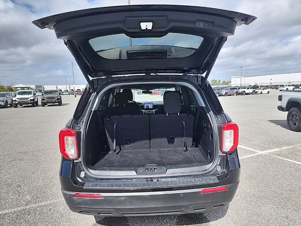 2024 Agate Black Metallic Ford Explorer XLT 4X4 SUV