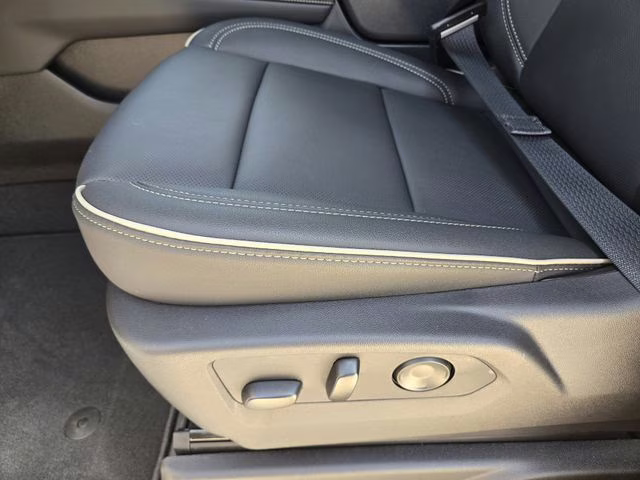 2026 Polar White Tricoat Chevrolet Suburban Premier 4X4 SUV