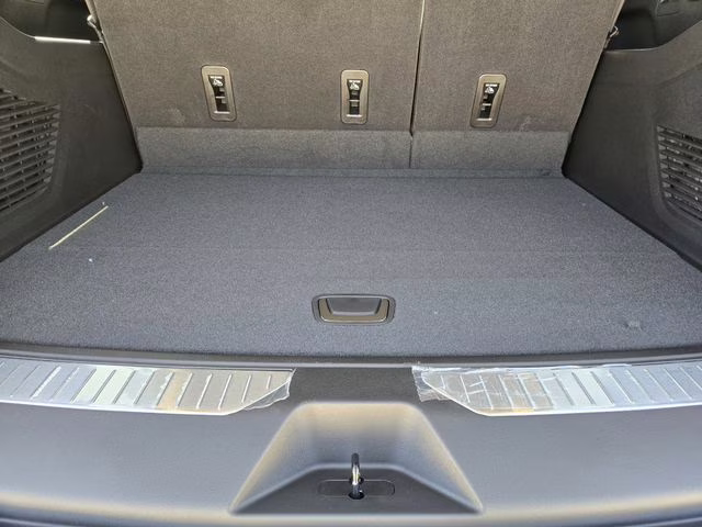 2026 Polar White Tricoat Chevrolet Suburban Premier 4X4 SUV