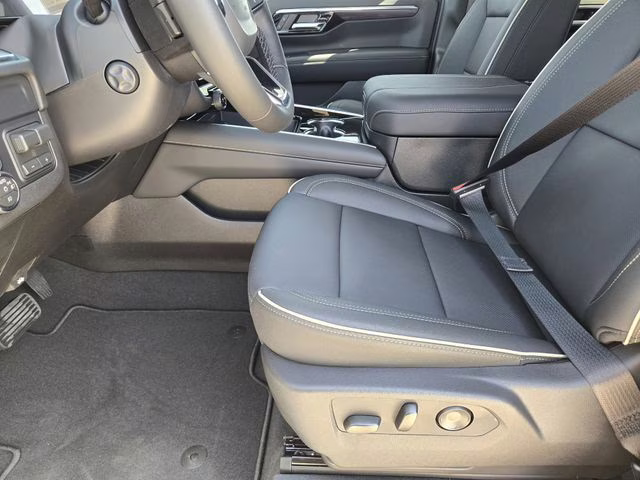 2026 Polar White Tricoat Chevrolet Suburban Premier 4X4 SUV